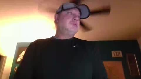 Snapshot of billjames55 chatting on May 18, 2026, 9:37 am billjames55 online show from May 18, 2026, 9:37 am