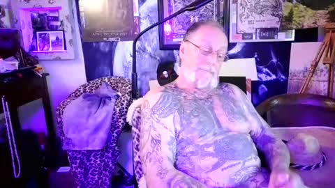 Snapshot of blindsurfer780299 chatting on July 17, 2026, 8:43 am blindsurfer780299 online show from July 17, 2026, 8:43 am