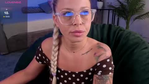 Snapshot of blueyeskate chatting on July 23, 2026, 6:55 am Kate online show from July 23, 2026, 6:55 am