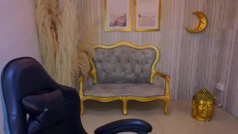Bonnie  online show from May 25, 2026, 12:33 pm