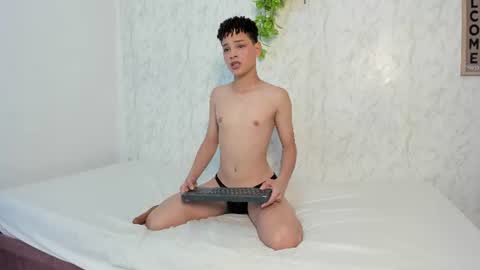 Snapshot of boys_hotparty chatting on June 16, 2026, 7:05 pm ALEX - TAYLER -MIKE online show from June 16, 2026, 7:05 pm