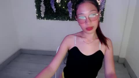 brie_belle online show from December 20, 2024, 4:42 am
