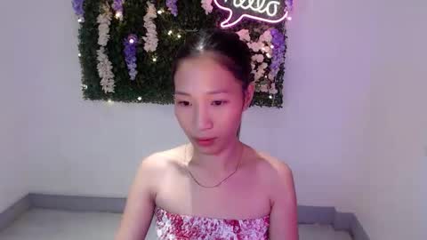 brie_belle online show from December 23, 2024, 4:55 am