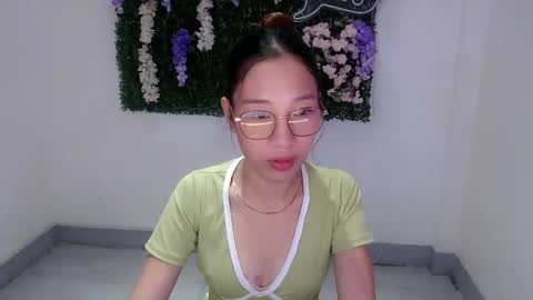brie_belle online show from December 27, 2024, 6:24 am