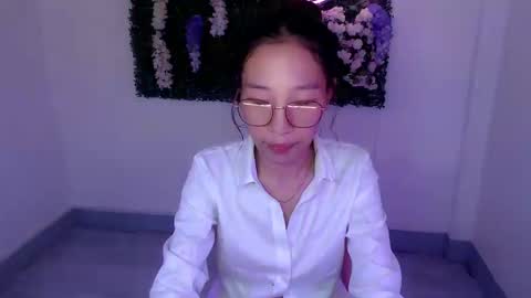 brie_belle online show from December 28, 2024, 4:08 am