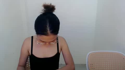 brie_belle online show from January 5, 2025, 9:05 am