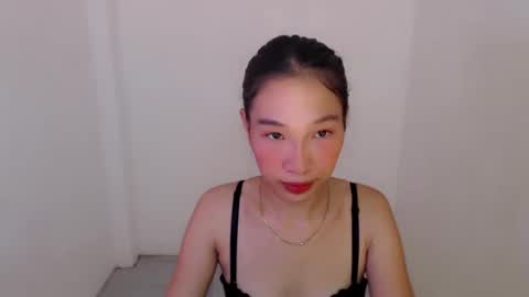 brie_belle online show from January 23, 2025, 7:54 am