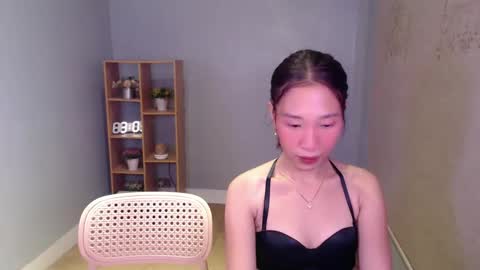 brie_belle online show from February 13, 2025, 5:37 am