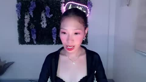 brie_belle online show from March 4, 2025, 4:38 am