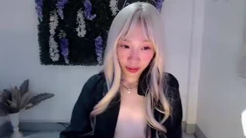 brie_belle online show from March 7, 2025, 4:46 am