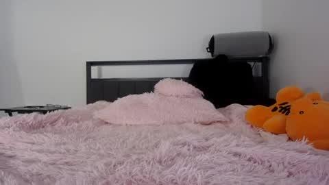 Queen Lola XXX online show from June 18, 2026, 9:36 am