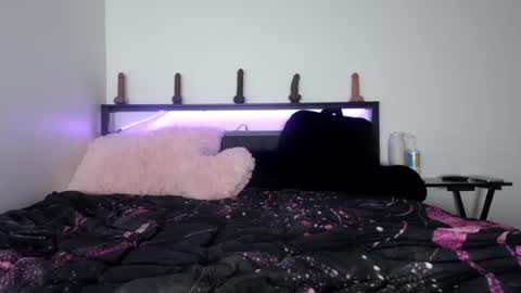 Queen Lola XXX online show from June 29, 2026, 5:57 am