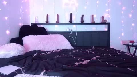 Queen Lola XXX online show from July 11, 2026, 5:43 am