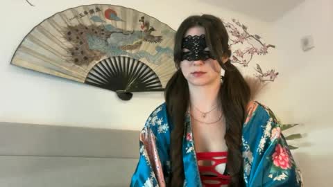 busy_bee69 online show from June 17, 2026, 7:37 pm