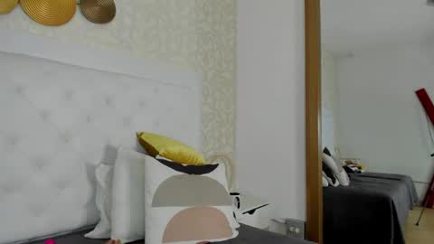 Snapshot of candy_eyes_ chatting on June 5, 2026, 6:52 am candy eyes online show from June 5, 2026, 6:52 am