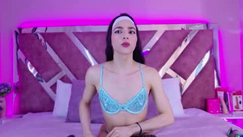 candyluxury_ online show from May 19, 2026, 12:11 pm