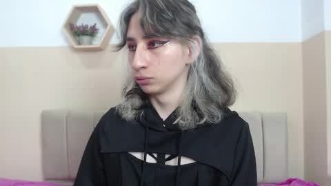 charlothe_dumont online show from May 23, 2026, 1:26 pm
