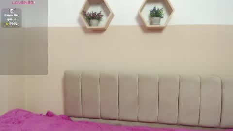 charlothe_dumont online show from May 26, 2026, 2:02 pm