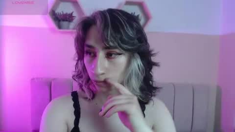 charlothe_dumont online show from June 11, 2026, 2:48 pm