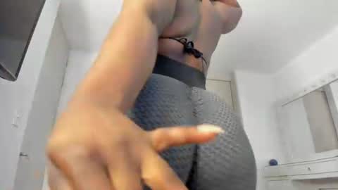 Snapshot of charlotte_tiller chatting on June 18, 2026, 6:02 am Yuli online show from June 18, 2026, 6:02 am