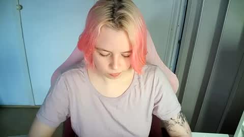 cherrybaby_0 online show from June 17, 2026, 2:07 pm