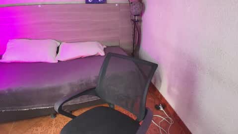 Snapshot of chloe_stark_ chatting on May 20, 2026, 12:22 pm chloe_stark_ online show from May 20, 2026, 12:22 pm