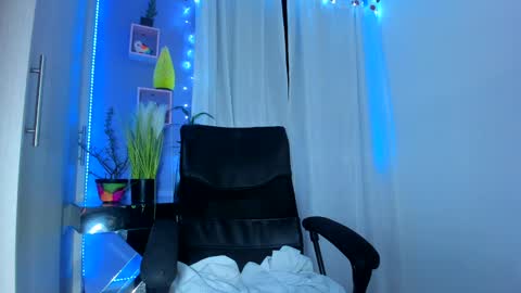 Chloe Miller  online show from December 19, 2024, 5:29 am