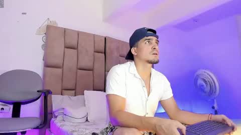 Snapshot of christopher_harris_ chatting on May 28, 2026, 7:11 pm christopher online show from May 28, 2026, 7:11 pm