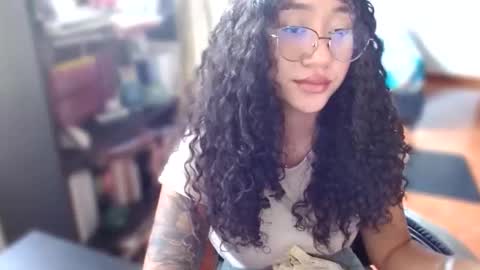 Snapshot of clitia_xx chatting on May 11, 2026, 8:28 pm Clitia online show from May 11, 2026, 8:28 pm