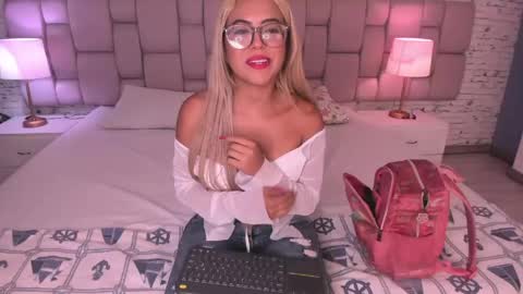 CristyBloom  online show from June 1, 2026, 7:59 pm