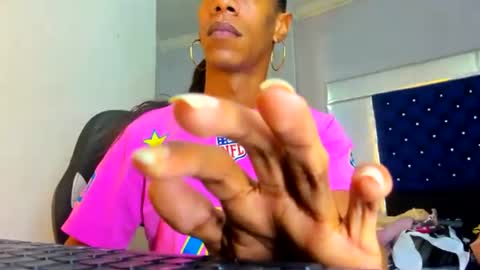 cristalhot333 online show from July 17, 2026, 11:39 am