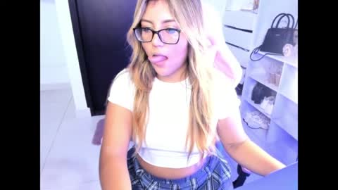 Snapshot of cristinasweet7 chatting on June 9, 2026, 4:13 am cristinasweet7 online show from June 9, 2026, 4:13 am