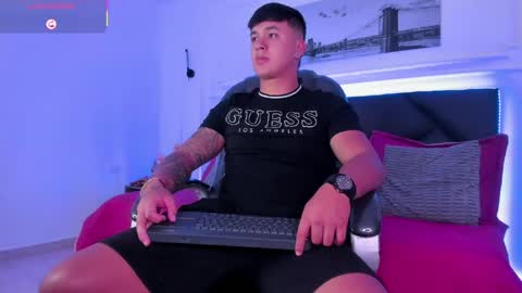 Snapshot of cristopher_strong chatting on April 26, 2026, 1:53 pm Cristopher online show from April 26, 2026, 1:53 pm