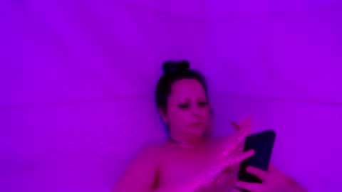 crystalbarbie214 online show from May 2, 2026, 8:08 am