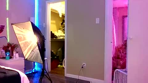 crystalbarbie214 online show from May 4, 2026, 11:12 pm