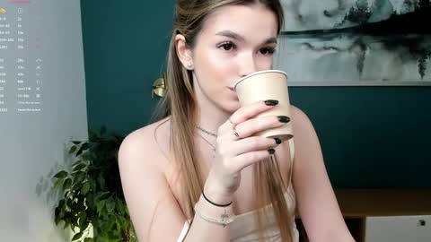 Silvia online show from May 22, 2026, 7:26 am