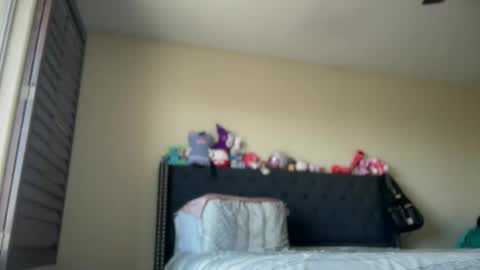 Snapshot of cum2charmxx chatting on July 16, 2026, 5:19 pm cum2charmxx online show from July 16, 2026, 5:19 pm