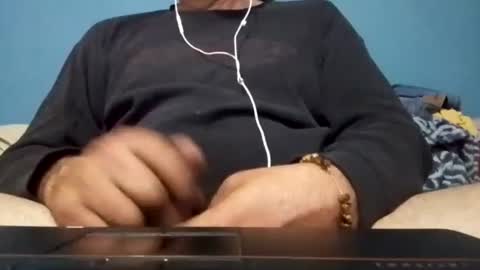 cumbian_chero online show from July 4, 2026, 8:42 am
