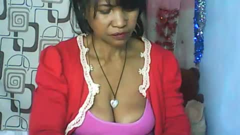Snapshot of cute_moll chatting on July 3, 2026, 7:48 am murielle online show from July 3, 2026, 7:48 am