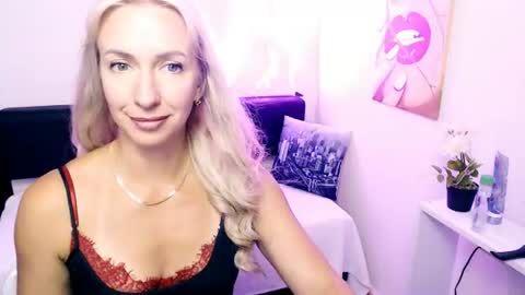 Snapshot of cute_smile_shy chatting on July 25, 2026, 10:40 pm cute_smile_shy online show from July 25, 2026, 10:40 pm
