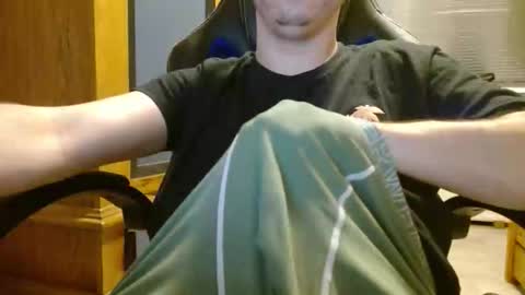 Cuteboy090 online show from June 1, 2026, 8:32 pm