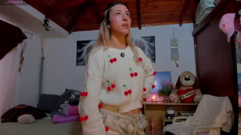 cuteweed420 online show from June 18, 2026, 8:57 pm
