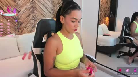 Snapshot of dana_daree chatting on April 18, 2026, 12:20 pm D A N A online show from April 18, 2026, 12:20 pm