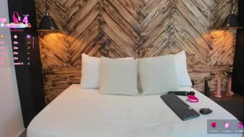 Snapshot of dana_daree chatting on May 27, 2026, 7:33 pm D A N A online show from May 27, 2026, 7:33 pm