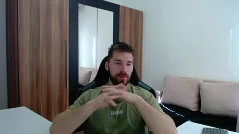 darius_94 online show from June 12, 2026, 5:39 am