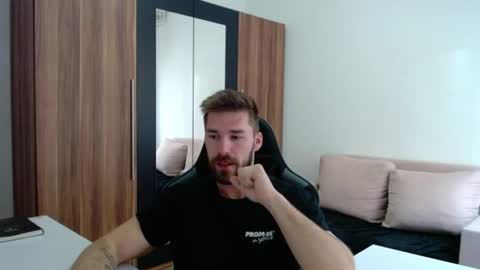 darius_94 online show from June 17, 2026, 5:21 am