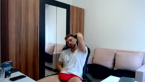 darius_94 online show from June 27, 2026, 12:33 pm