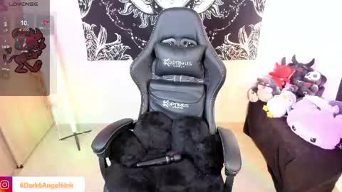 Snapshot of dark_angel_ink_ chatting on June 19, 2026, 1:48 pm LUISA online show from June 19, 2026, 1:48 pm