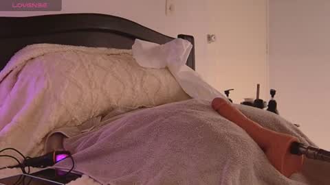darkdesire_1 online show from June 28, 2026, 1:44 am