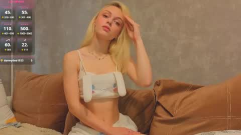 DarslyCat online show from July 12, 2026, 5:31 am